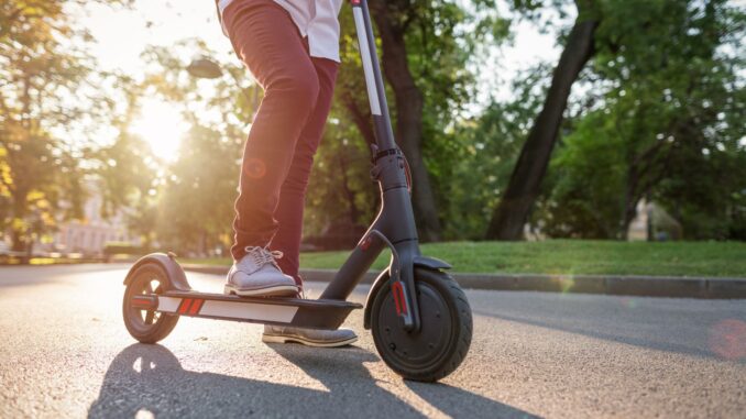 Plugga, jobba, spara – så balanserar du ekonomi och livsutrymme i Uppsala (39) Electric scooter